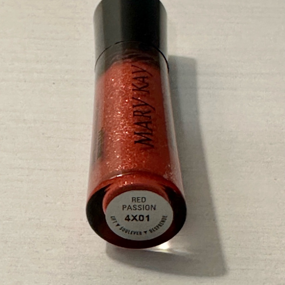 Mary Kay Nourishine Plus Lip Gloss - Red Passion - NEW IN BOX